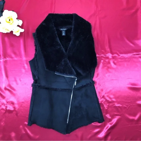⭐️NEW⭐️White House Black Market (WHBM) Black Faux Suede Vest - Picture 4 of 10